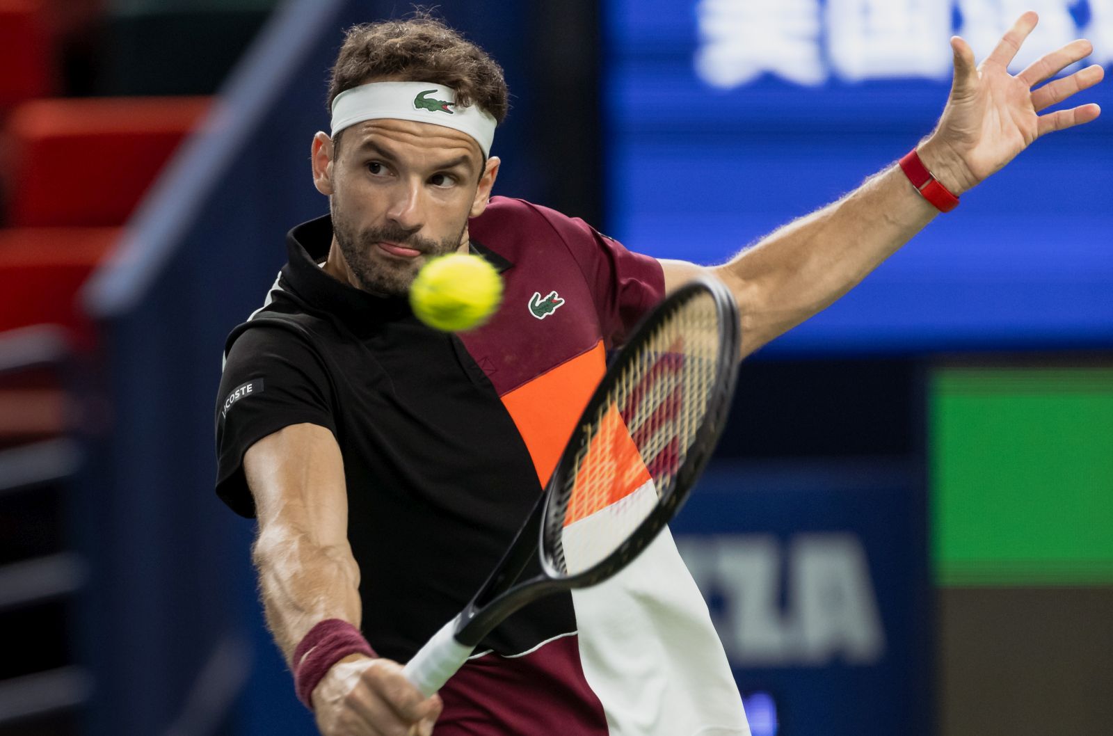 epa10913131 Grigor Dimitrov of Bulgaria in action during the match against Carlos Alcaraz of Spain at the Shanghai Masters tennis tournament, Shanghai, China, 11 October 2023.  EPA/ALEX PLAVEVSKI