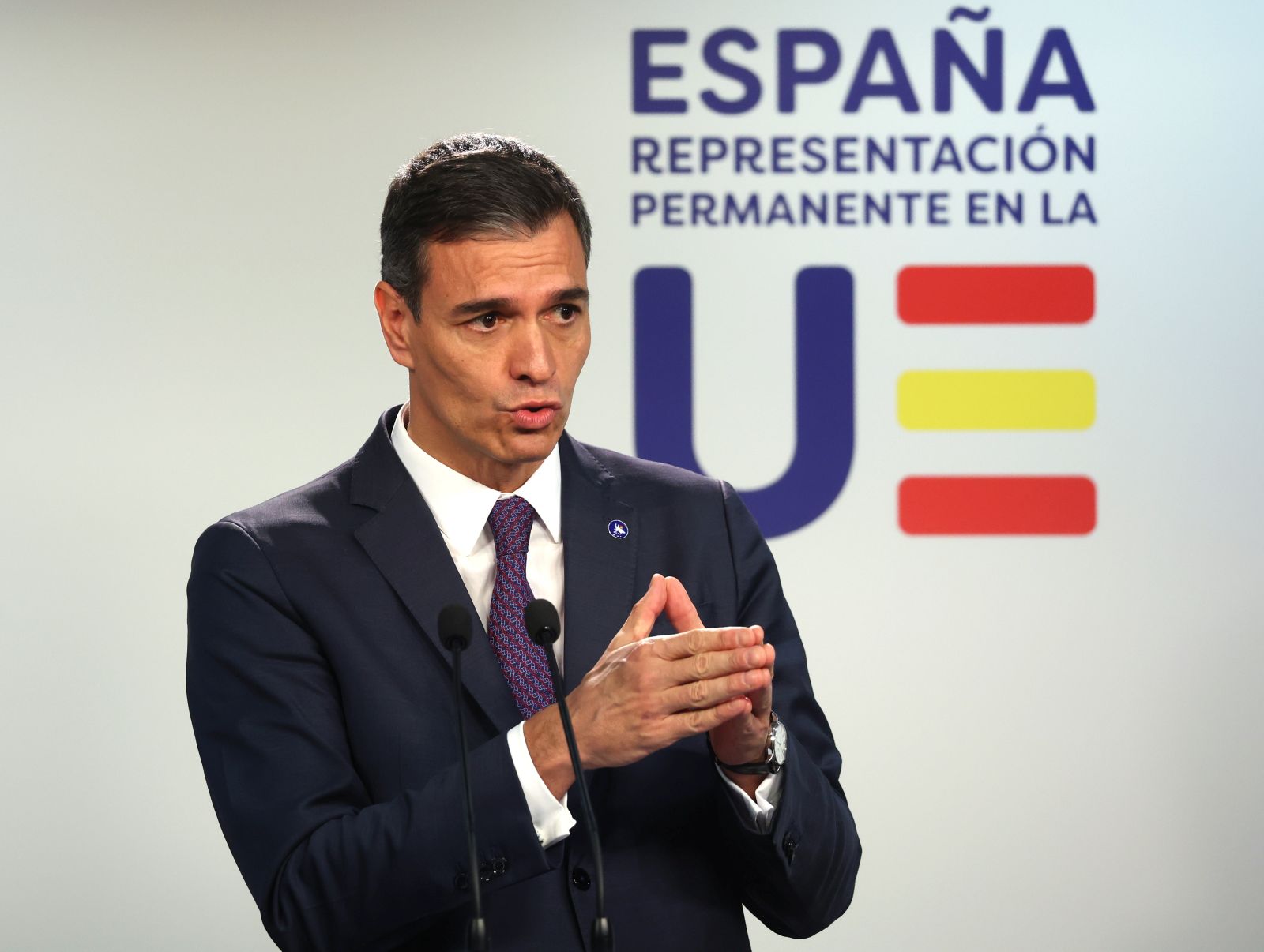 epa10942683 Spain's acting Prime Minister Pedro Sanchez gives a press conference at the end of the second day of the European Council meeting in Brussels, Belgium, 27 October 2023. In a two-day summit on 26-27 October, EU leaders addressed the situation in the Middle-East and Ukraine, as well as the EU's long-term budget, migration, and external relations.  EPA/OLIVIER HOSLET