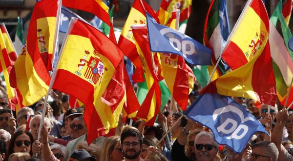 epa10947305 Spanish People Party's supporters (PP) take to the streets to protest against granting amnesty to people involved in the 2017 Catalonia independence bid and for the defense of equality between Spaniards in Malaga city, Andalusia, Spain, 29 October 2023. Spain's acting Prime Minister Pedro Sanchez on 28 October expressed his support of amnesty for the politicians involved in the 2017 Catalonia independence bid, to be able to form a government and not to call parliamentary elections, as he and his party struggle to secure a majority and form a new Spanish government. In case Sanchez manages to reach an agreement with Catalan Independence movement politicians and other parties, such Basque EH Bildu, he will be sworn in as PM for a second term.  EPA/JORGE ZAPATA