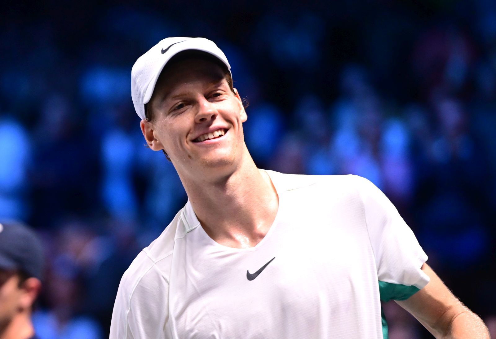 epa10947807 Jannik Sinner of Italy celebrates winning against Daniil Medvedev of Russia during their final match at the Erste Bank Open ATP tennis tournament in Vienna, Austria, 29 October 2023.  EPA/CHRISTIAN BRUNA
