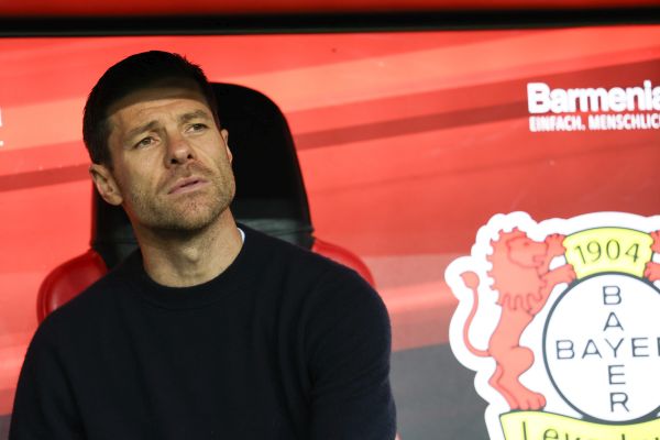 epa10947904 Leverkusen's head coach Xabi Alonso looks on during the German Bundesliga soccer match between Bayer 04 Leverkusen and SC Freiburg in Leverkusen, Germany, 29 October 2023.  EPA/CHRISTOPHER NEUNDORF CONDITIONS - ATTENTION: The DFL regulations prohibit any use of photographs as image sequences and/or quasi-video.