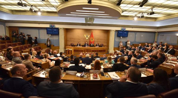 epa10949730 Members of the Parliament of Montenegro hold a session to elect a new Prime Minister in Podgorica, Montenegro, 30 October 2023. Prime Minister Spajic announced his candidates for ministerial positions. Europe Now party President and Prime Minister designate Milojko Spajic managed to form a coalition government after the snap parliamentary elections on 11 June 2023.  EPA/BORIS PEJOVIC