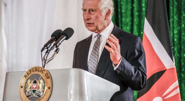 epa10951186 Britain's King Charles III delivers his speech during the State Banquet hosted by Kenyan President Ruto at the State House in Nairobi, Kenya, 31 October 2023. King Charles is in Kenya for a four-day trip, his first state visit to a Commonwealth country as monarch.  EPA/LUIS TATO / POOL