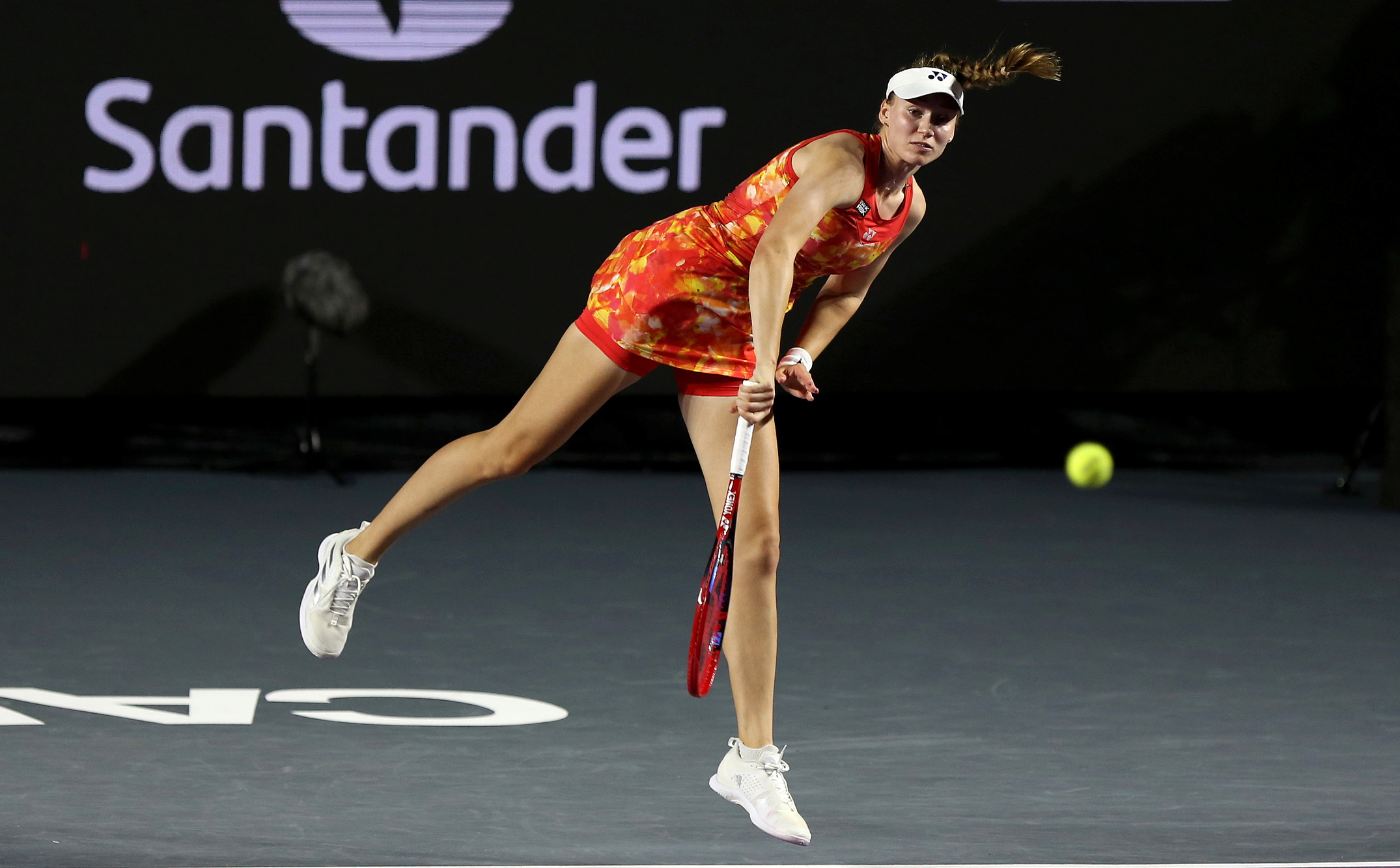 epa10951903 Elena Rybakina of Kazakhstan in action against Maria Sakkari of Greece during the WTA Finals, at the Paradisius hotel, in Cancun, Mexico, 31 October 2023.  EPA/Alonso Cupul