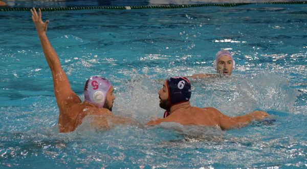 Dubrovnik 01.11.2023. – Utakmicu 4. kola LEN Lige prvaka u vaterpolu odigrali su u srijedu na bazenu u dubrovačkom Gružu Jug Adriatic osiguranje i Olympiacos. Na fotografiji Konstantinos Gouvis (Olympiacos, 6). Foto HINA/ Baldo MARUNČIĆ