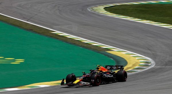 epa10958053 Mexican driver Sergio Perez of Red Bull Racing in action during the Sprint Shootout at the Interlagos circuit in Sao Paulo, Brazil, 04 November 2023. The Formula 1 Grand Prix of Sao Paulo is held on 05 November.  EPA/Isaac Fontana