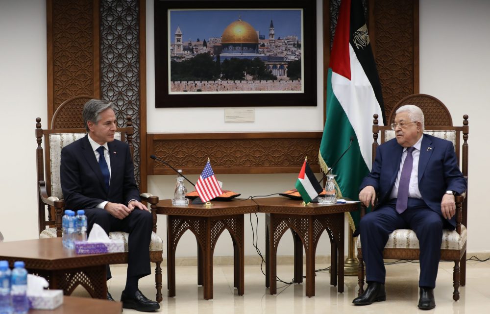 epaselect epa10958998 US Secretary of State Antony Blinken (L) meets with Palestinian President Mahmoud Abbas (R) in the West Bank city of Ramallah, 05 November 2023. Blinken travels to Ramallah following a visit to Tel Aviv and Amman, where he had talks on the Israel-Hamas conflict, including efforts to secure the immediate release of hostages and humanitarian assistance entering Gaza, the US State Department said.  EPA/ALAA BADARNEH / POOL