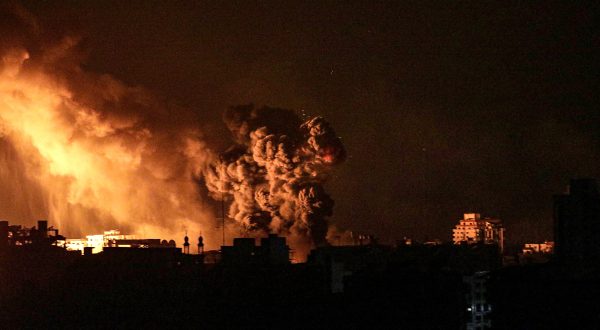 epaselect epa10959727 Smoke rises following Israeli air strikes in the northern Gaza Strip, 05 November 2023. More than 9,700 Palestinians and at least 1,400 Israelis have been killed, according to the IDF and the Palestinian health authority, since Hamas militants launched an attack against Israel from the Gaza Strip on 07 October, and the Israeli operations in Gaza and the West Bank which followed it.  EPA/MOHAMMED SABER
