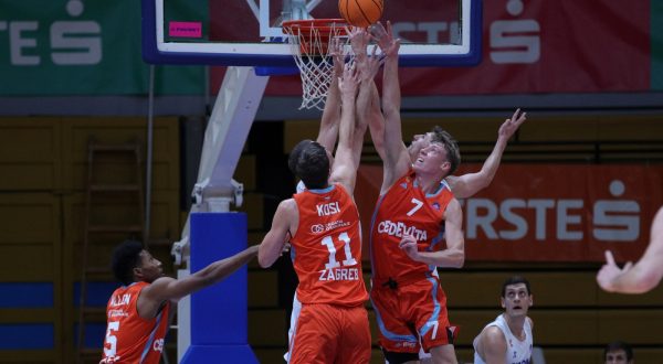 Zagreb,6.11.2023.Odigrana utakmica 7.kola prvenstva Hrvatske za košarkaše između Cibone i Cedevite.foto HINA/Tomislav PAVLEK/tp