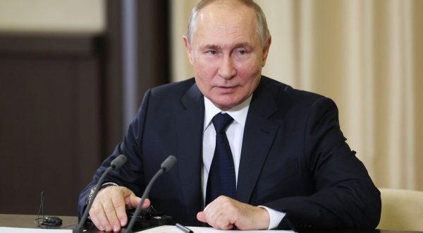 epa10964380 Russian President Vladimir Putin (L) speaks with Chinese Central Military Commission vice chairman Zhang Youxia (R) during their meeting at Novo-Ogaryovo residence, outside Moscow, Russia, 08 November 2023.  EPA/GAVRIIL GRIGOROV/SPUTNIK/KREMLIN POOL / POOL MANDATORY CREDIT