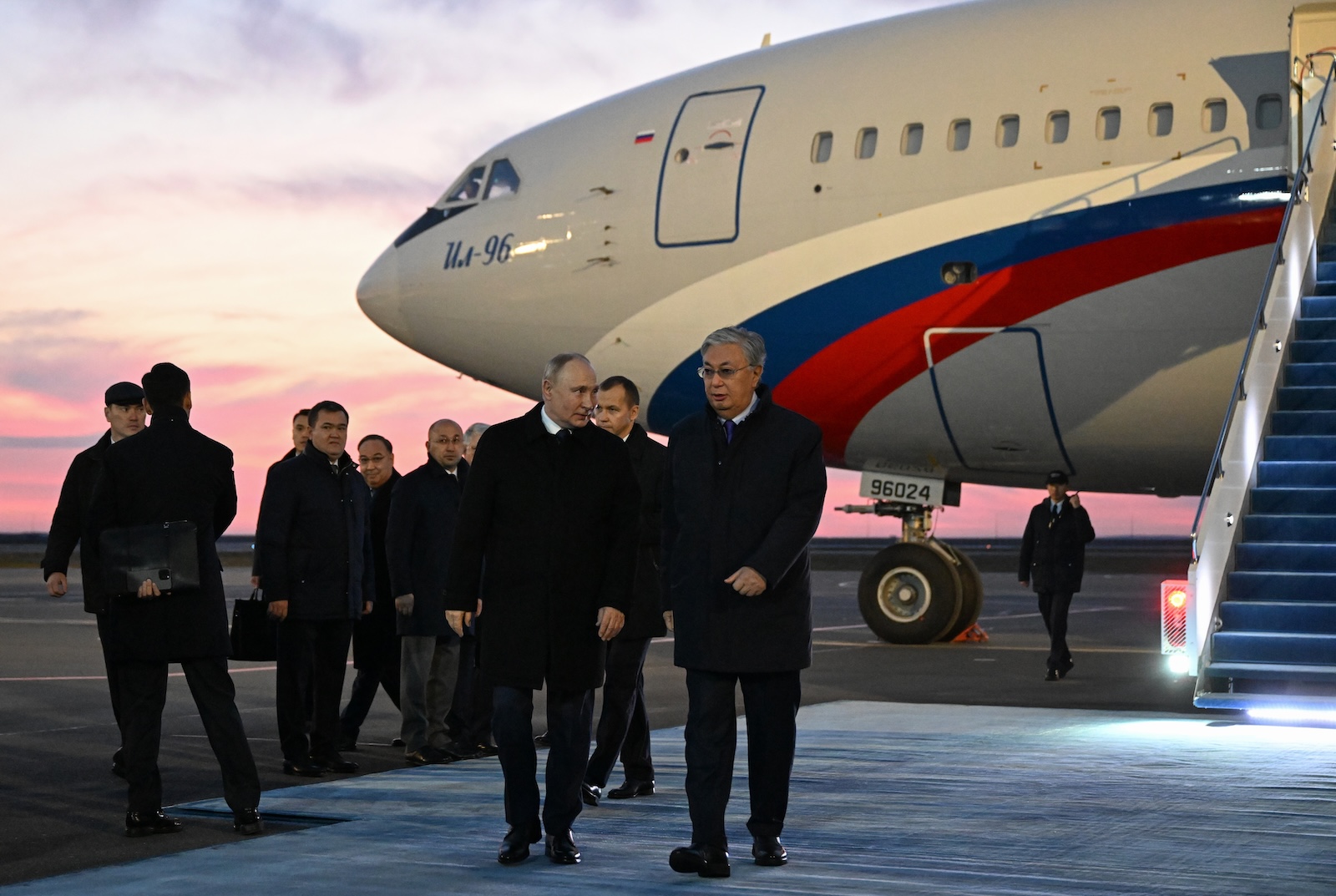 epa10965796 Kazakh President Kassym-Jomart Tokayev (R) welcomes Russian President Vladimir Putin (C) upon his arrival at Nursultan Nazarbayev International Airport in Astana, Kazakhstan, 09 November 2023. Putin is on an official visit to Kazakhstan, where he is expected to meet Kazakh President Tokayev to discuss bilateral cooperation and international issues.  EPA/PAVEL BEDNYAKOV/SPUTNIK/KREMLIN / POOL MANDATORY CREDIT