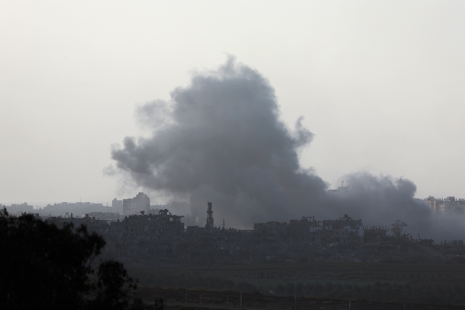epa10966557 Billowing smoke following an Israeli airstrike in the northern part of the Gaza Strip, as seen from the Israeli city of Sderot, 09 November 2023. More than 10,500 Palestinians and at least 1,400 Israelis have been killed, according to the Israel Defense Forces (IDF) and the Palestinian health authority, since Hamas militants launched an attack against Israel from the Gaza Strip on 07 October, and the Israeli operations in Gaza and the West Bank which followed it.  EPA/ATEF SAFADI