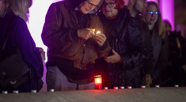 Zagreb, 09.11.2023 - Antifašistička liga organizirala je skup sjećanja na Kristalnu noć, pogrom nad Židovima u Njemačkoj i Austriji prije 85 godina. Na fotografiji Zoran Pusić.  foto HINA/ Daniel KASAP/ dk