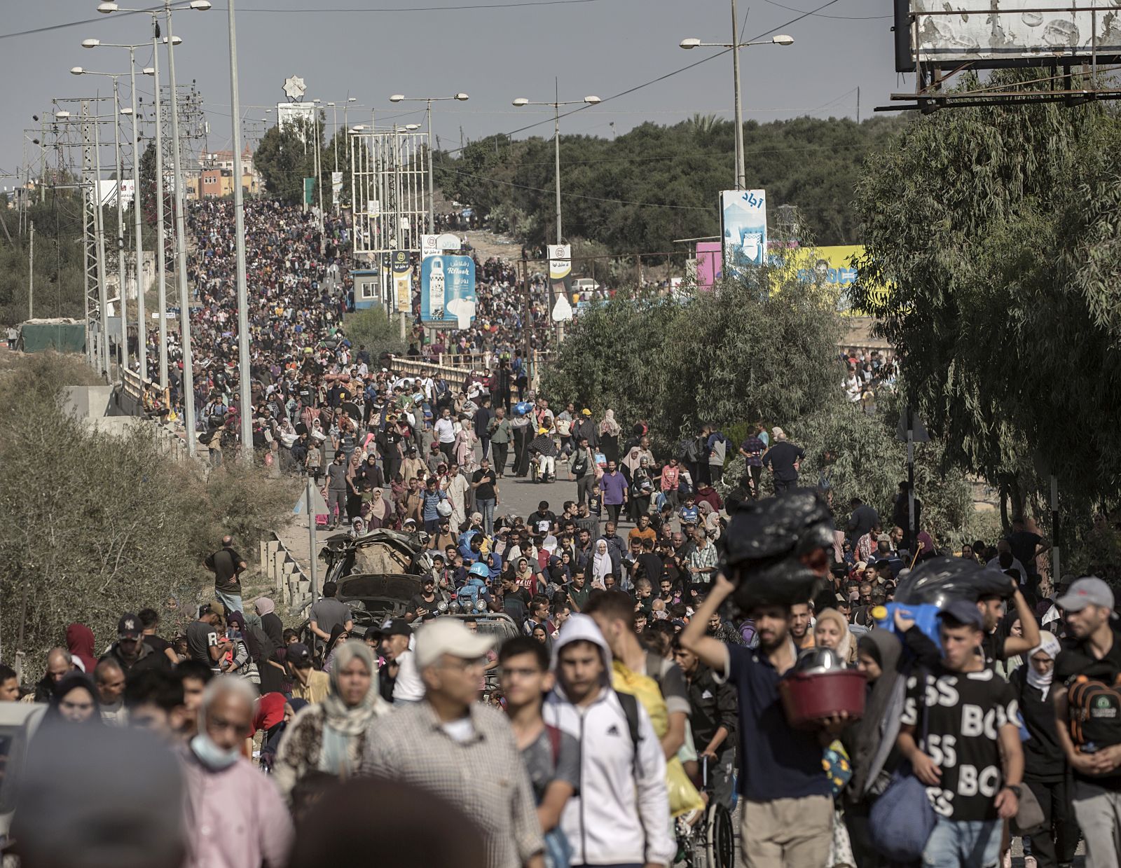 epa10970503 Palestinians evacuating to the southern Gaza Strip, make their way along Salah al-Din Street in Bureij, 11 November 2023. More than 11,000 Palestinians and at least 1,400 Israelis have been killed, according to the Israel Defense Forces (IDF) and the Palestinian health authority, since Hamas militants launched an attack against Israel from the Gaza Strip on 07 October, and the Israeli operations in Gaza and the West Bank which followed it.  EPA/HAITHAM IMAD