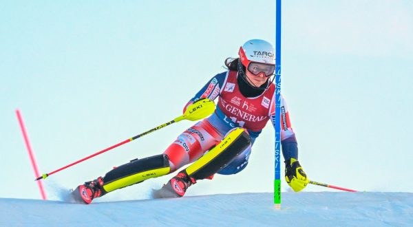 epa10971226 Zrinka Ljutic of Croatia in action during the first round of the Women's Slalom race at the FIS Ski World Cup in Levi, Finland, 12 November 2023.  EPA/KIMMO BRANDT