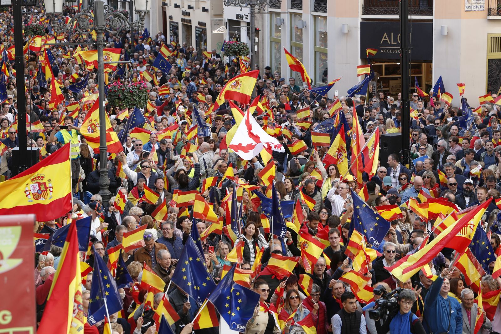 epa10971275 Protesters gather at Puerta del Sol square to attend a demonstration called by right wing parties against the so-called Amnesty Law, in Madrid, Spain, 12 November 2023. Spain's ruling party PSOE struck a deal with Catalan pro-independence party Junts per Catalunya (JxCat), led by former Catalan President Carles Puigdemont, so that Spain's acting Prime Minister Pedro Sanchez can be invested for a second term. In exchange for the key support of his seven JxCat MPs, Puigdemont demanded an amnesty for hundreds of people who faced legal action over their roles in Catalonia's failed push for independence in 2017.  EPA/MARISCAL