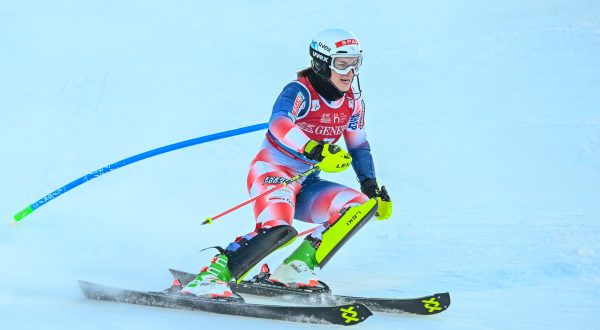 epa10971241 Leona Popovic of Croatia in action during the first round of the Women’s Slalom race at the FIS Ski World Cup in Levi, Finland, 12 November 2023  EPA/KIMMO BRANDT