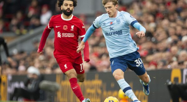 epa10971628 Mohamed Salah (L) of Liverpool in action with Mads Roerslev (R) of Brentford during the English Premier League soccer match between Liverpool FC and Brentford FC, in Liverpool, Britain, 12 November 2023.  EPA/PETER POWELL EDITORIAL USE ONLY. No use with unauthorized audio, video, data, fixture lists, club/league logos or 'live' services. Online in-match use limited to 120 images, no video emulation. No use in betting, games or single club/league/player publications.