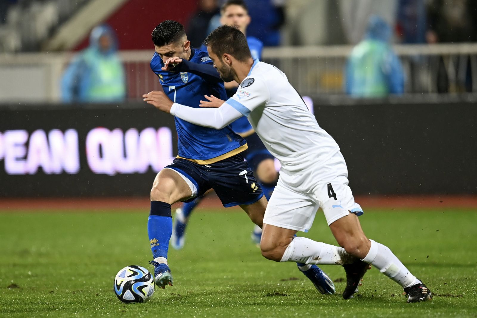 epa10972367 Milot Rashica (L) of Kosovo in action against Miguel Vítor of Israel during the UEFA EURO 2024 qualification group I match between Kosovo and Israel in Pristina, Kosovo, 12 November 2023.  EPA/GEORGI LICOVSKI