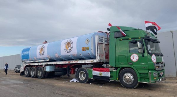 epa10975946 An Egyptian truck to deliver fuel to the Gaza Strip waits at Rafah border crossing, Rafah, Egypt, 15 November 2023. According to Director of UNRWA Affairs in Gaza Thomas White, the organization received 23,027 LT of fuel from Egypt, but its use has been restricted by Israeli authorities only for transporting aid from Rafah.  EPA/STR