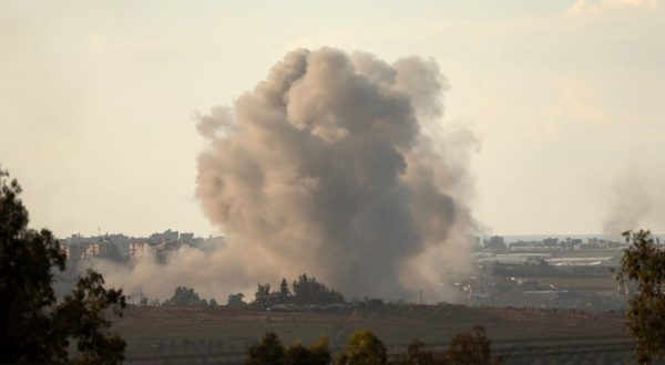 epa10976231 Smoke billows following an air strike on the northern part of the Gaza Strip, as seen from the Sderot, southern Israel, 15 November 2023. More than 11,100 Palestinians and at least 1,200 Israelis have been killed, according to the Israel Defense Forces (IDF) and the Palestinian health authority, since Hamas militants launched an attack against Israel from the Gaza Strip on 07 October, and the Israeli operations in Gaza and the West Bank which followed it.  EPA/ATEF SAFADI