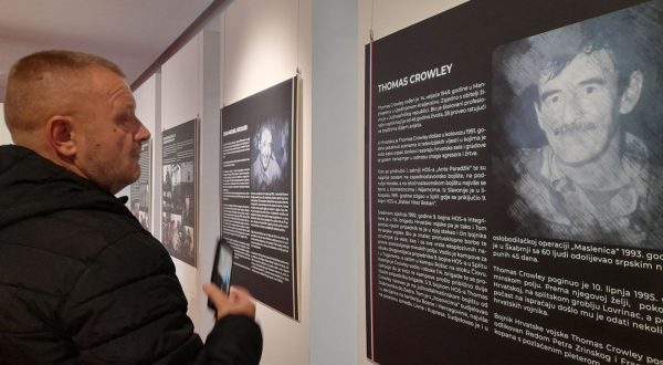 Vukovar, 16.11.2023 - U Gradskom muzeju Vukovaru u èetvrtak je u povodu obiljeavanja 32. godinjice vukovarske tragedije u Domovinskom ratu otvorena izloba Muzeja Domovinskog rata u Splitu "Heroji u ratu - hrvatski ponos u miru Jean-Michel Nicolier i Thomas Crowley". foto HINA/ eljko DRAENOVIÆ/ ik