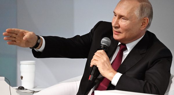 epa10981174 Russian President Vladimir Putin speaks during a plenary session of the IX International Cultural Forum - Forum of United Cultures, in St. Petersburg, Russia, 17 November 2023. Representatives of the LGBT community are also part of society and, like all other citizens, have the right to participate and succeed in cultural competitions, Putin stated at the plenary meeting of the Forum of United Cultures.  EPA/PAVEL BEDNYAKOV/SPUTNIK/KREMLIN POOL MANDATORY CREDIT