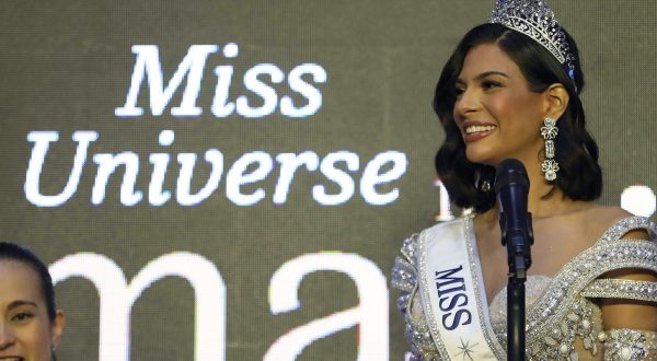 epa10983845 Miss Nicaragua Sheynnis Palacios speaks after being crowned as Miss Universe in San Salvador, El Salvador, 18 November 2023. Palacios became the first Central American to win the contest, succeeding R'Bonney Gabriel from the US.  EPA/Rodrigo Sura