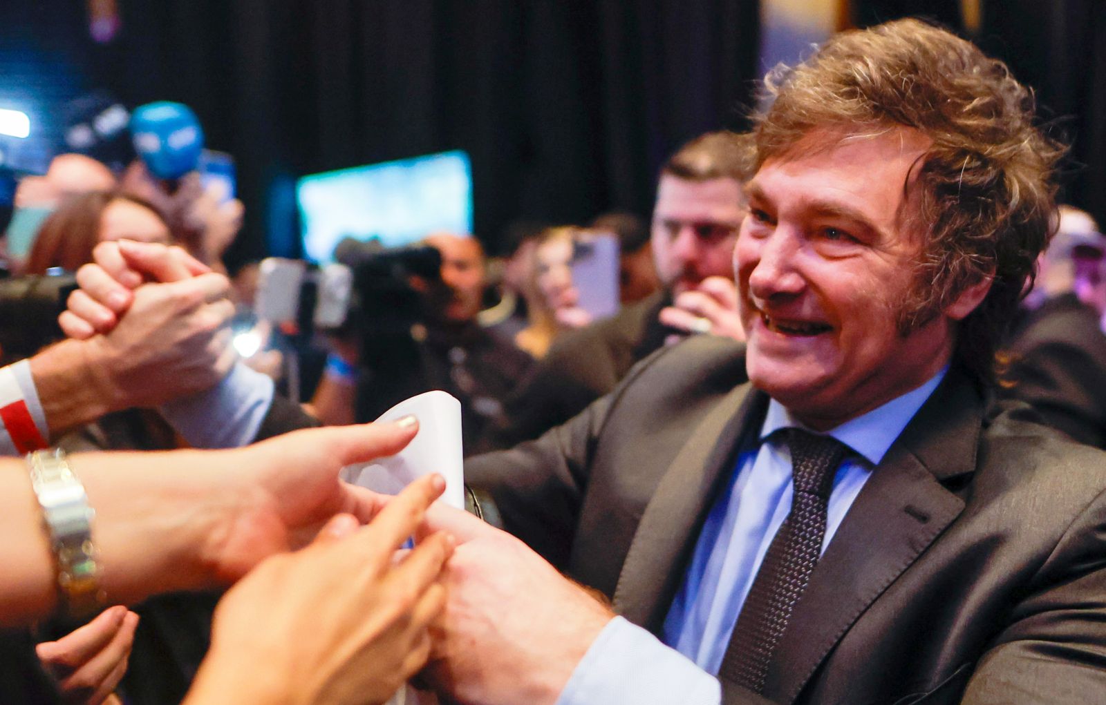 epa10985532 Argentine president-elect Javier Milei greets supporters prior to his speech following his win in the runoff election, in Buenos Aires, Argentina, 19 November 2023. Milei, candidate for far-right party La Libertad Avanza, defeated the ruling party's candidate Sergio Massa and will be the next president of Argentina effective December 10.  EPA/Juan Ignacio Roncoroni