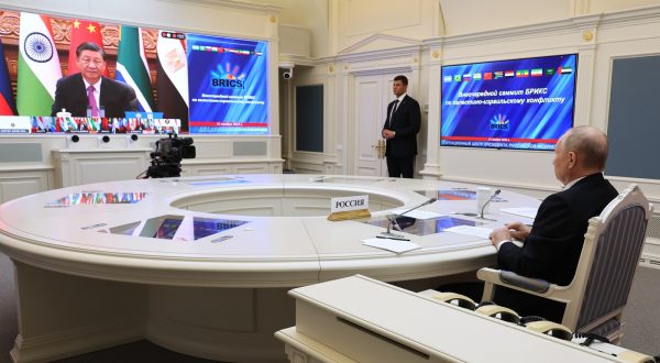 epa10987804 A screen shows Chinese President Xi Jinping as Russian President Vladimir Putin (R) attends the BRICS virtual summit to discuss the Israel- Palestinian conflict, in Moscow, Russia, 21 November 2023.  EPA/MIKHAIL KLIMENTYEV / SPUTNIK / KREMLIN POOL MANDATORY CREDIT
