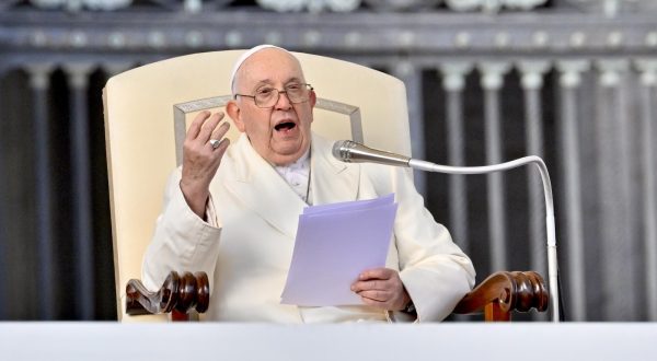 epa10988972 Pope Francis speaks during his general audience in Saint Peter's Square, Vatican City, 22 November 2023.  EPA/ALESSANDRO DI MEO