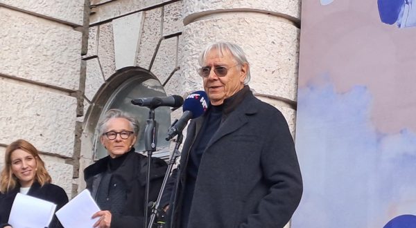 Pula, 24.11.2023 - Jedan od najveæih autora stripa na svijetu Milo Manara sveèano je u petak u Puli otvorio 29. izdanje Sajma knjige u Istri u èijem prodajnom dijelu posjetitelje oèekuje vie od 20 tisuæa naslova 300 izdavaèa, dok su popusti od 20 do 70 posto. foto HINA/ Daniel SPONZA/ ik