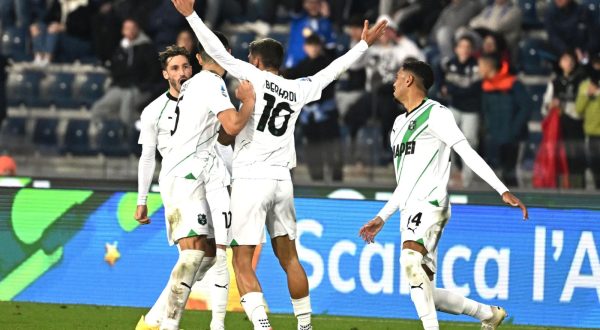 epa10996443 Sassuolo's forward Domenico Berardi (2-R) celebrates with team-mates after scoring the winning goal in the Italian Serie A soccer match Empoli FC vs US Sassuolo at Carlo Castellani Stadium in Empoli, Italy, 26 November 2023.  EPA/CLAUDIO GIOVANNINI