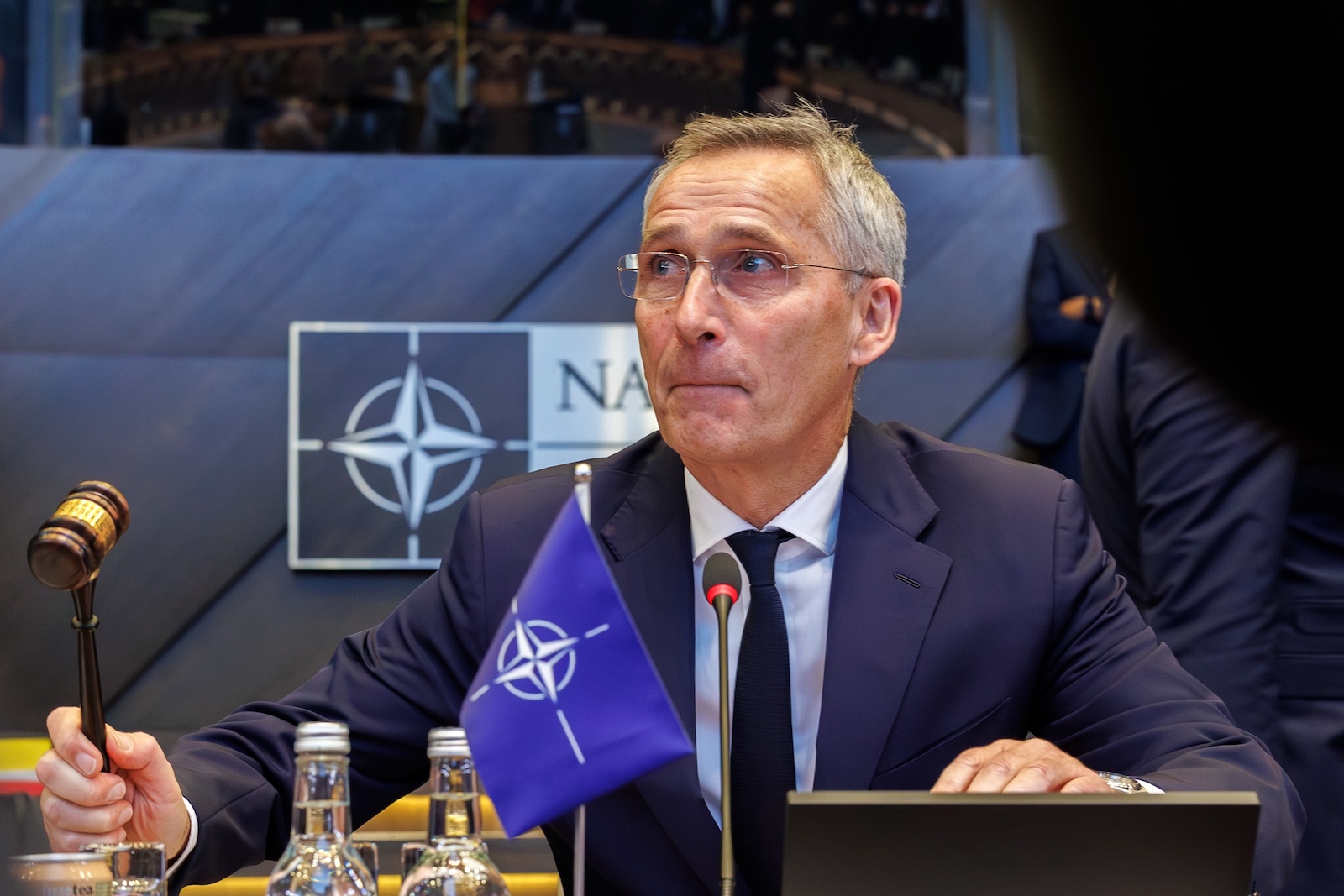 epaselect epa10999125 NATO Secretary General Jens Stoltenberg officially opens a two-day Foreign Ministers Council in the Alliance headquarters in Brussels, Belgium, 28 November 2023. NATO Ministers of Foreign Affairs are meeting on 28 and 29 November to address the wars in Ukraine and the Middle East, as well as growing strategic competition.  EPA/OLIVIER MATTHYS