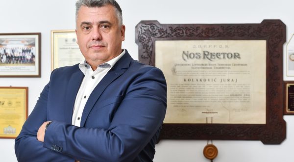 02.11.2021., Zagreb - Marko Kolakovic, profesor na katedri Ekonomije poduzeca na Ekonomskom fakultetu u Zagrebu. Photo Sasa ZinajaNFoto