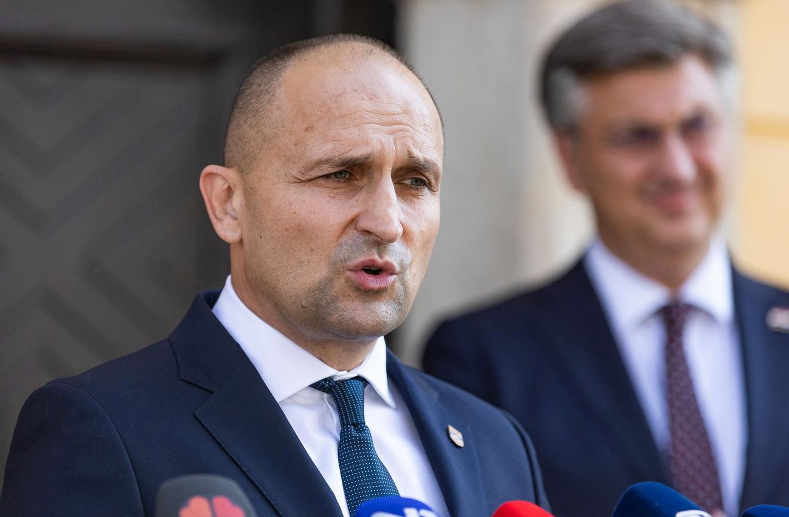 01.07.2022., Osijek - Zupan Osjecko-baranjske zupanije Ivan Anusic dao je izjavu medijima ispred Gradske uprave nakon sastanka s gradonacelnikom Osijeka Ivanom Radicem i predsjednikom Vlade RH Andrejom Plenkovicem.   Photo: Davor Javorovic/PIXSELL