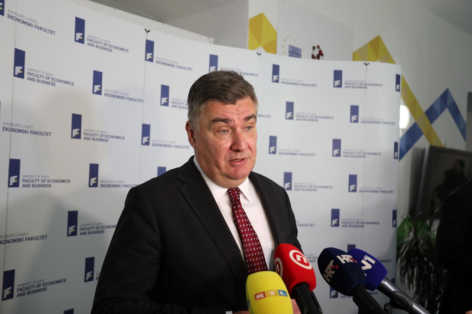 02.11.2023., Rijeka - Predsjednik Republike Hrvatske Zoran Milanovic odgovara na pitanja studenata i daje izjave medijima.
 Photo: Goran Kovacic/PIXSELL