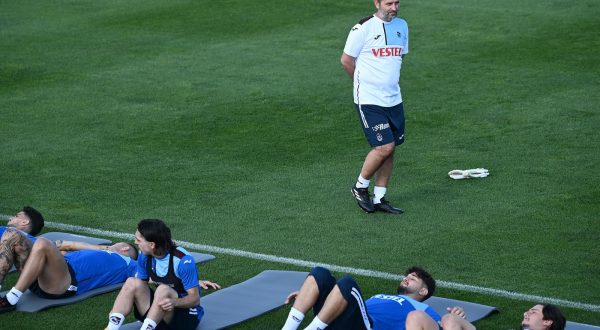04.07.2023., Brdo kod Kranja, Slovenija - Nenad Bjelica stigao je s momcadi Trabzonspor na pripreme u Sloveniju, a odmah po dolasku odradio je trening na kojem je bio i Mislav Orsic. Hrvatski reprezentativac na treningu je bio dobro raspolozen i nasmijan. U strucnom stozeru turske momcadi uz trenera Nenada Bjelicu tu su jos pomocnici Nino Bule i Danijel Jumic, analiticar Jasmin Osmanovic, kondicijski trener Leonard Sovina te trenerov sin Luka koji je zaduzen za mentalnu pripremu. Nenad Bjelica. Photo: Marko Lukunic/PIXSELL