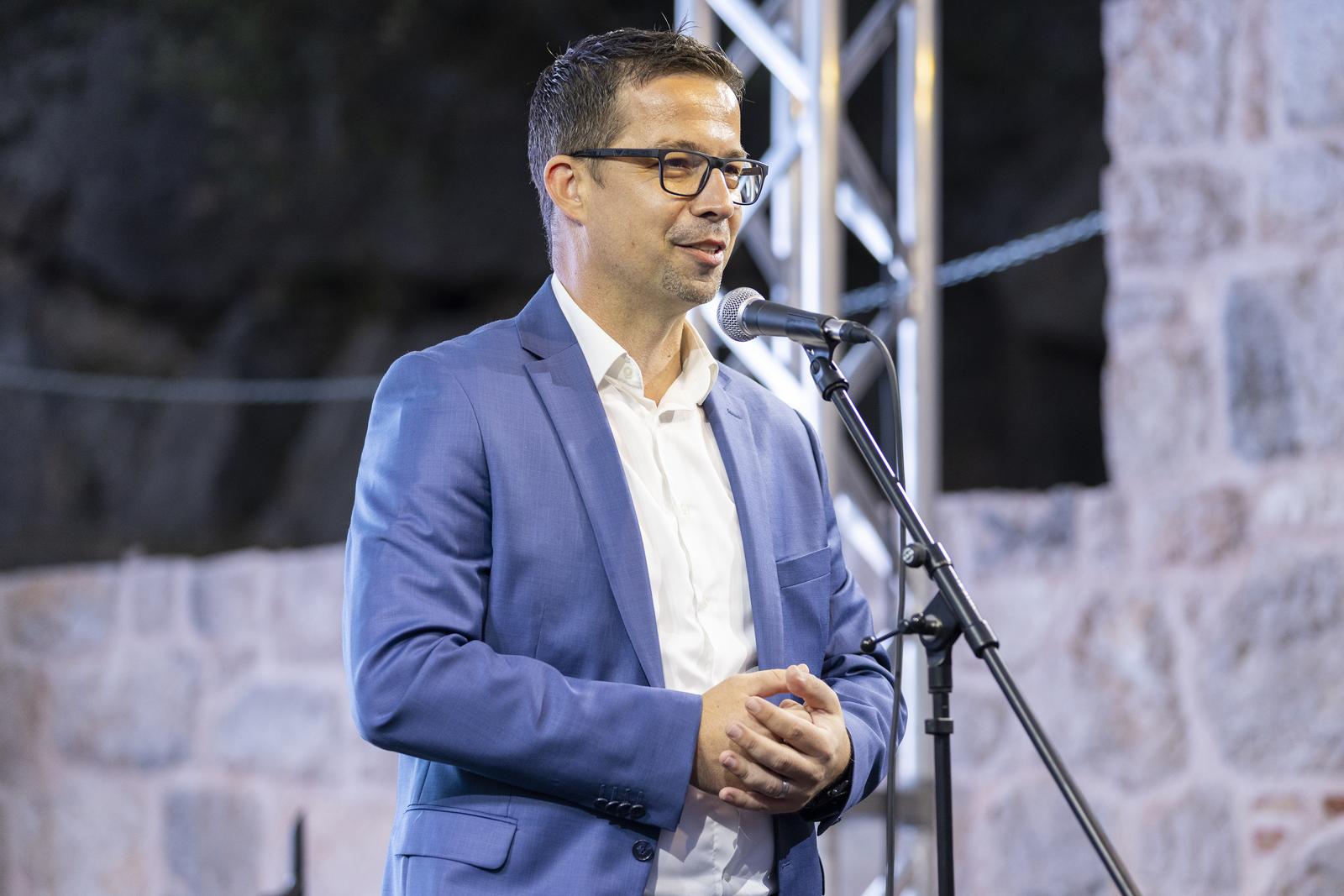 05.07.2022., Klis - Koncertom Danija Marsana i klape Munita svecano je otvorena ljetna pozornica na tvrdjavi Klis.
Jakov Vetma Photo: Milan Sabic/PIXSELL