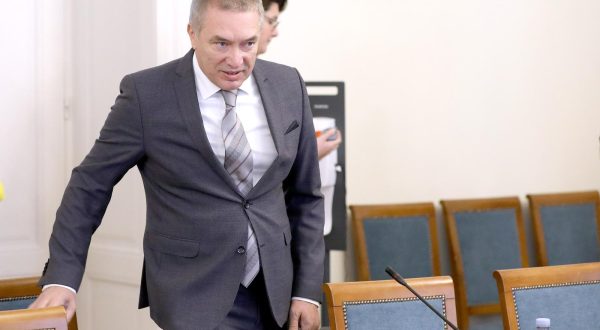 06.10.2022., Zagreb - U Saboru je pocela 25. sjednica Nacionalnog vijeca za pracenje provedbe Strategije suzbijanja korupcije.na kojoj se raspravlja o upravljanju trgovackim drustvom INA d.d. Od pozvanih na sjednicu je dosao samo Dragan Kovacevic, optuzen u aferi JANAF za primanje mita, namjestanje poslova i nezakonito pogodovanje.
.
 Photo: Patrik Macek/PIXSELL