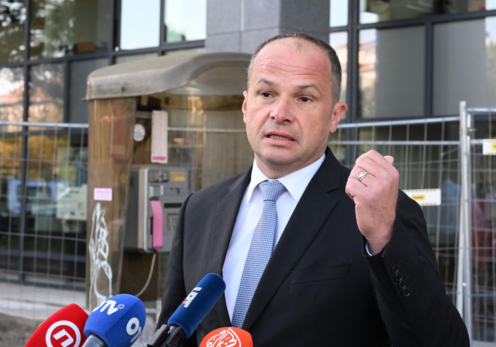 06.10.2023., Zagreb - Kako bi upozorile na sve ucestalije obiteljsko nasilje i skrenule pozornost na sramotno GREVIO izvjesce o provedbi Istanbulske konvencije u Hrvatskoj, Forum zena SDP-a ce u narednom razdoblju, svaki prvi petak u mjesecu, organizirati okupljanje ispred Palace pravde u Zagrebu (Opcinski gradjansku sud, Vukovarska 84), na kojem ce se citati dijelovi Ustava Republike Hrvatske, Istanbulske konvencije, Kaznenog zakona te Zakona o zastiti od nasilja u obitelji. Photo: Davorin Visnjic/PIXSELL