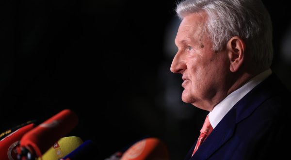 06.11.2023., Zagreb - Ivica Todoric daje izjavu za medije na temu odluke Visokog kaznenog suda RH u slucaju Veliki Agrokor. Photo: Marko Prpic/PIXSELL