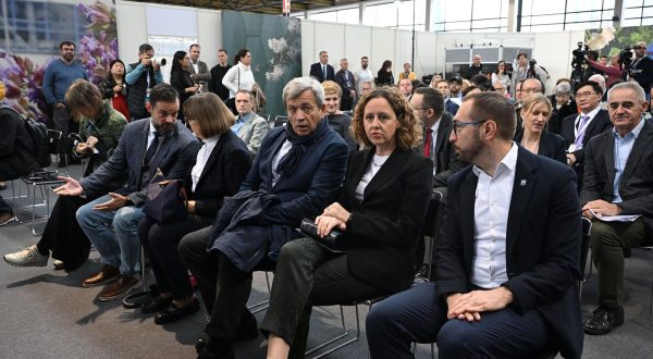 07.11.2023., Zagreb - Na Zagrebackom velesajmu otvoren je 45. medjunarodni sajam knjiga Interliber. ministrica kulture i medija Nina Obuljen Korzinek, gradonacelnik Zagreba Tomislav Tomasevic Photo: Davorin Visnjic/PIXSELL