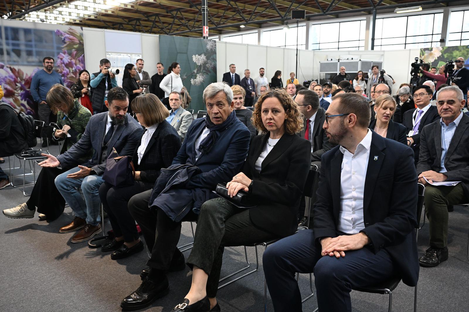 07.11.2023., Zagreb - Na Zagrebackom velesajmu otvoren je 45. medjunarodni sajam knjiga Interliber. ministrica kulture i medija Nina Obuljen Korzinek, gradonacelnik Zagreba Tomislav Tomasevic Photo: Davorin Visnjic/PIXSELL