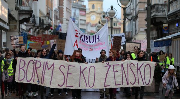 08.03.2023., Rijeka - Prosvjedni sesti po redu Nocni mars za Osmi mart pod nazivom "Borim se ko zensko",  od hotela Continental do Jadranskog trga, posvecen je nasilju nad zenama i femicidu.  Photo: Goran Kovacic/PIXSELL