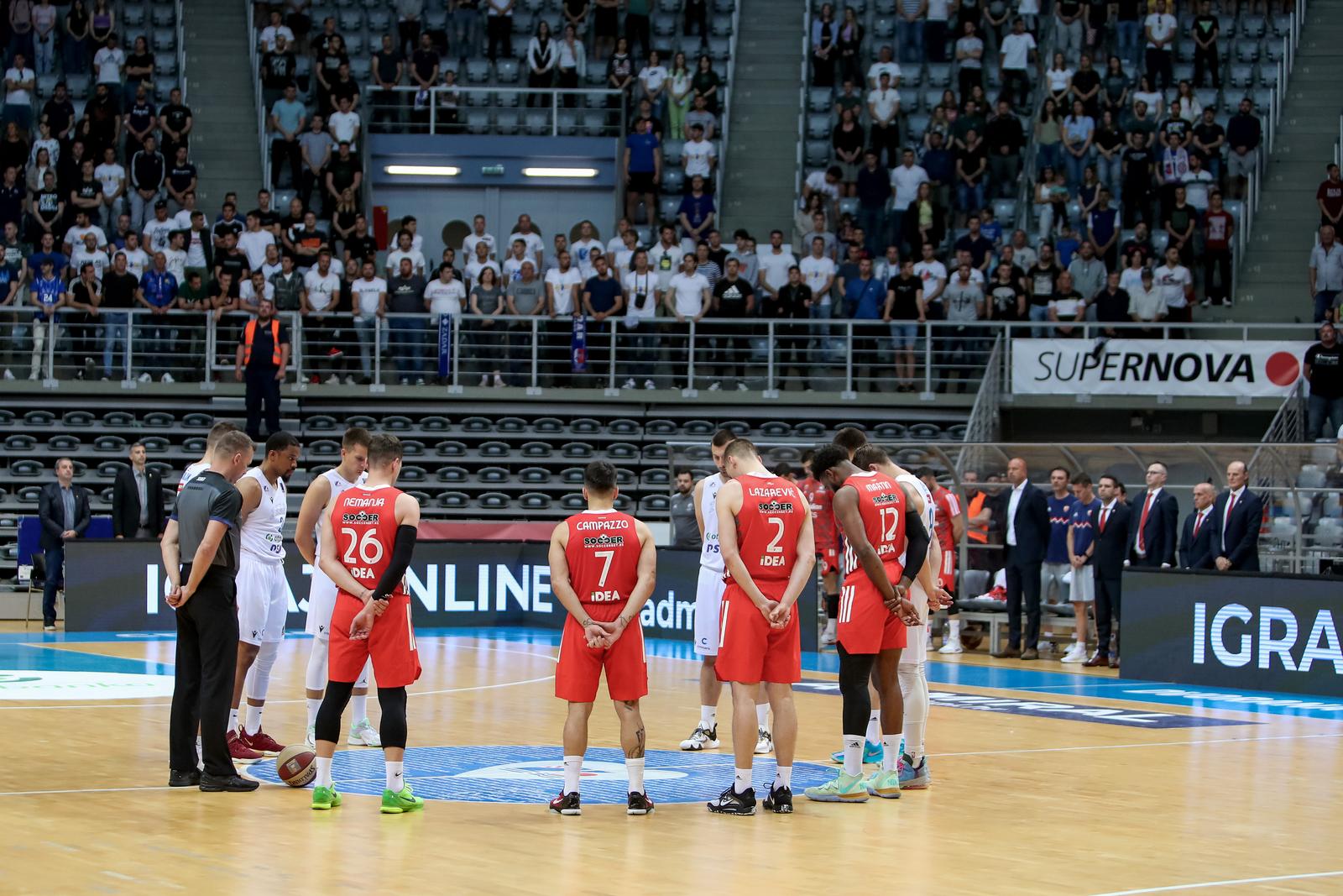 08.05.2023., Zadar - Uzvratna utakmica cetvrtfinala AdmiralBet ABA lige izmedju Zadra i Crvene Zvezde. Utakmica je pocela minutom sutnje za zrtve u Beogradu i za preminulog bivseg kosarkasa Damira Solmana Photo: Sime Zelic/PIXSELL