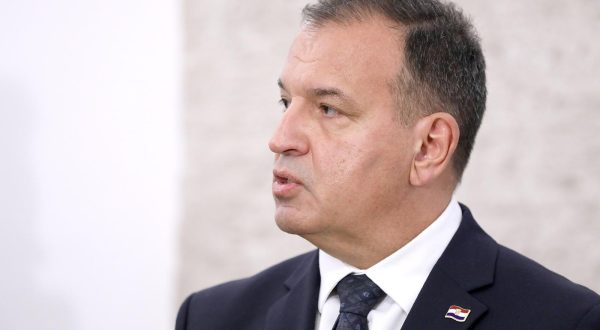 08.11.2023., Zagreb - Na konferenciji za medije odrzanoj u Saboru o slucajevima trovanja govoro je ministar Vile Beros.  Photo: Patrik Macek/PIXSELL