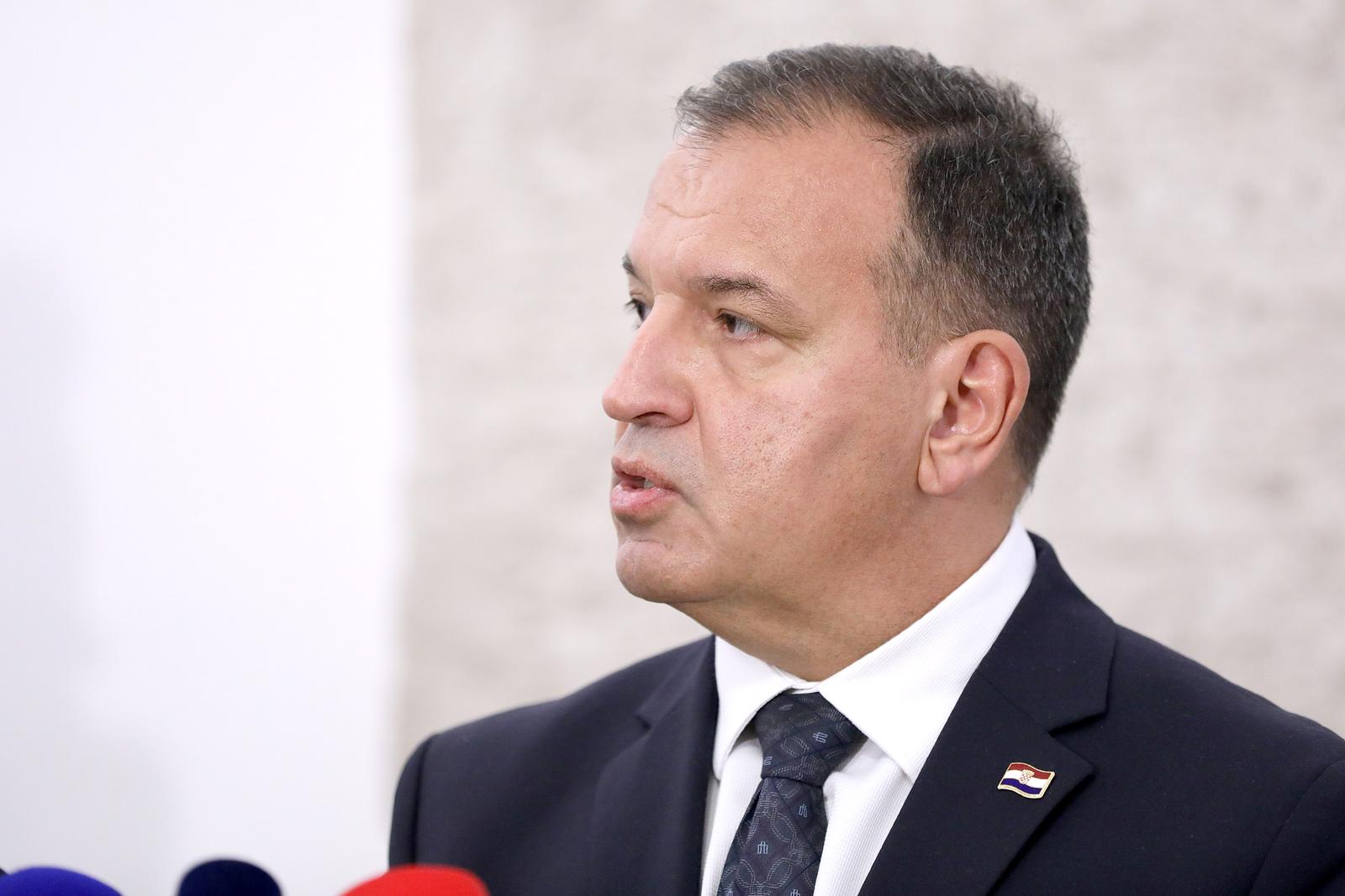 08.11.2023., Zagreb - Na konferenciji za medije odrzanoj u Saboru o slucajevima trovanja govoro je ministar Vile Beros.  Photo: Patrik Macek/PIXSELL