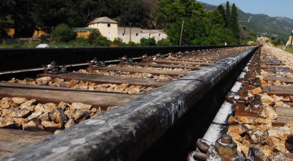 24.07.2009., Kastela  -  Nagibni vlak koji je vozio iz Zagreba u Split iskocio je iz tracnica u mjestu Rudine u blizini Kastela rPhoto: Hrvoje Jelavic/Vecernji listr