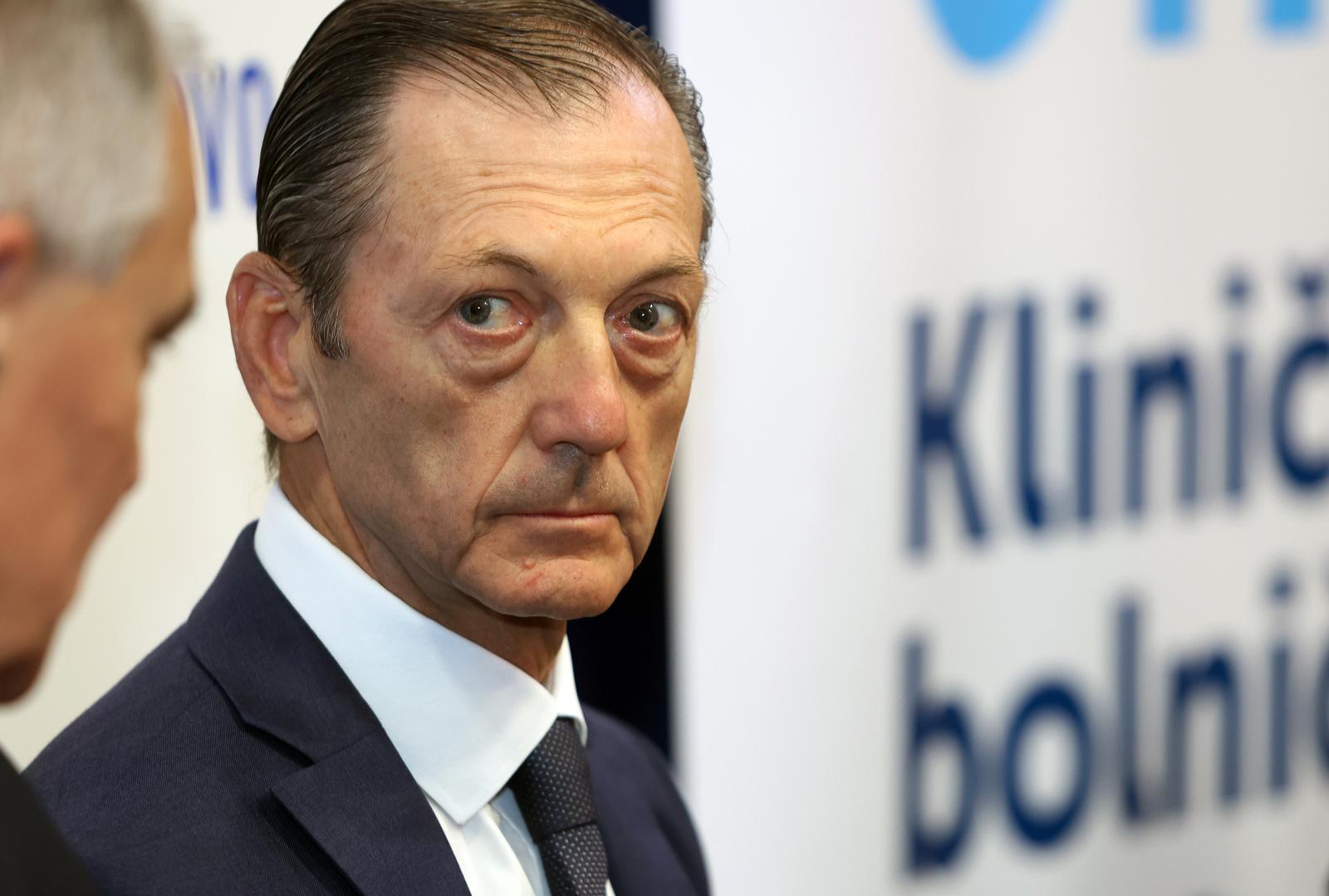 09.10.2023.-Split- Sluzbeno otvaranje radova na helidromu KBC-a Split. Obilazak helidroma,  konferencija za novinare. Na konferenciji ce govoriti ministar zdravstva Vili Beros, ravnateljica Hrvatskog zavoda za hitnu medicinu Maja Grba Bujevic i ravnatelj KBC-a Split Julije Mestrovic. Helidrom KBC-a Split je u sustavu organizacije zbrinjavanja zivotno ugrozenih pacijenata najvazniji medicinski helidrom u Hrvatskoj. Godišnje se izvede oko 500 helikopterskih transporta, osobito pacijenata s otoka. Nakon rekonstrukcije sadrzavat ce svu najsuvremeniju opremu i signalizaciju za dnevne i nocne letove, a omogucit ce i medjunarodnu certifikaciju. Photo: Ivana Ivanovic/PIXSELL